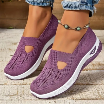 Instapsneakers dames zonder veters met uitsnijdingen en gedempte zool