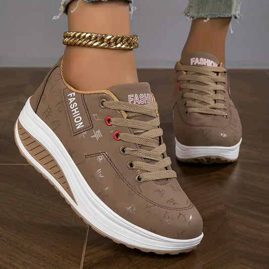 Platform sneakers dames met gewatteerde enkelkraag en profielzool met grip