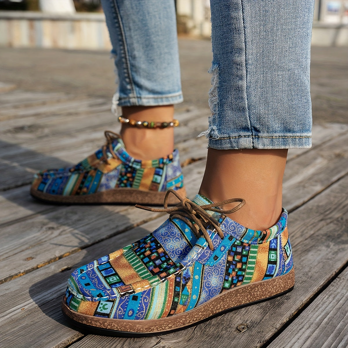 Lage instappers dames met vetersluiting en boho print