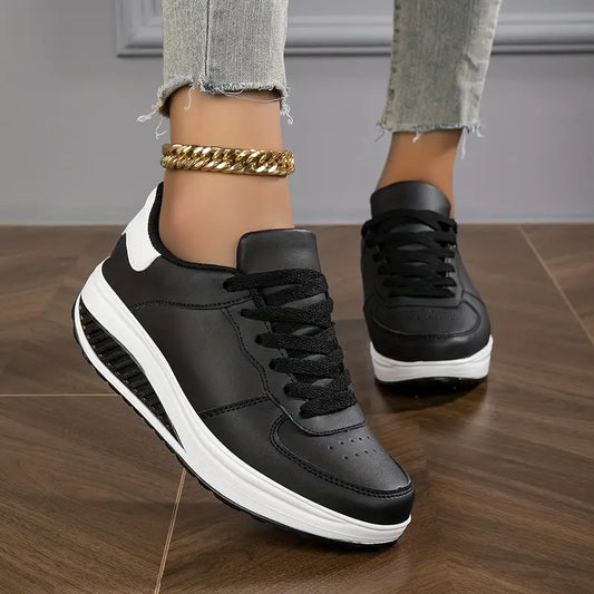Platform sneakers dames met gewatteerde enkelkraag en profielzool met grip