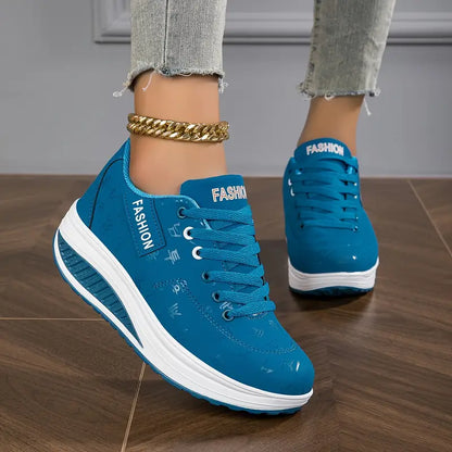 Platform sneakers dames met gewatteerde enkelkraag en profielzool met grip