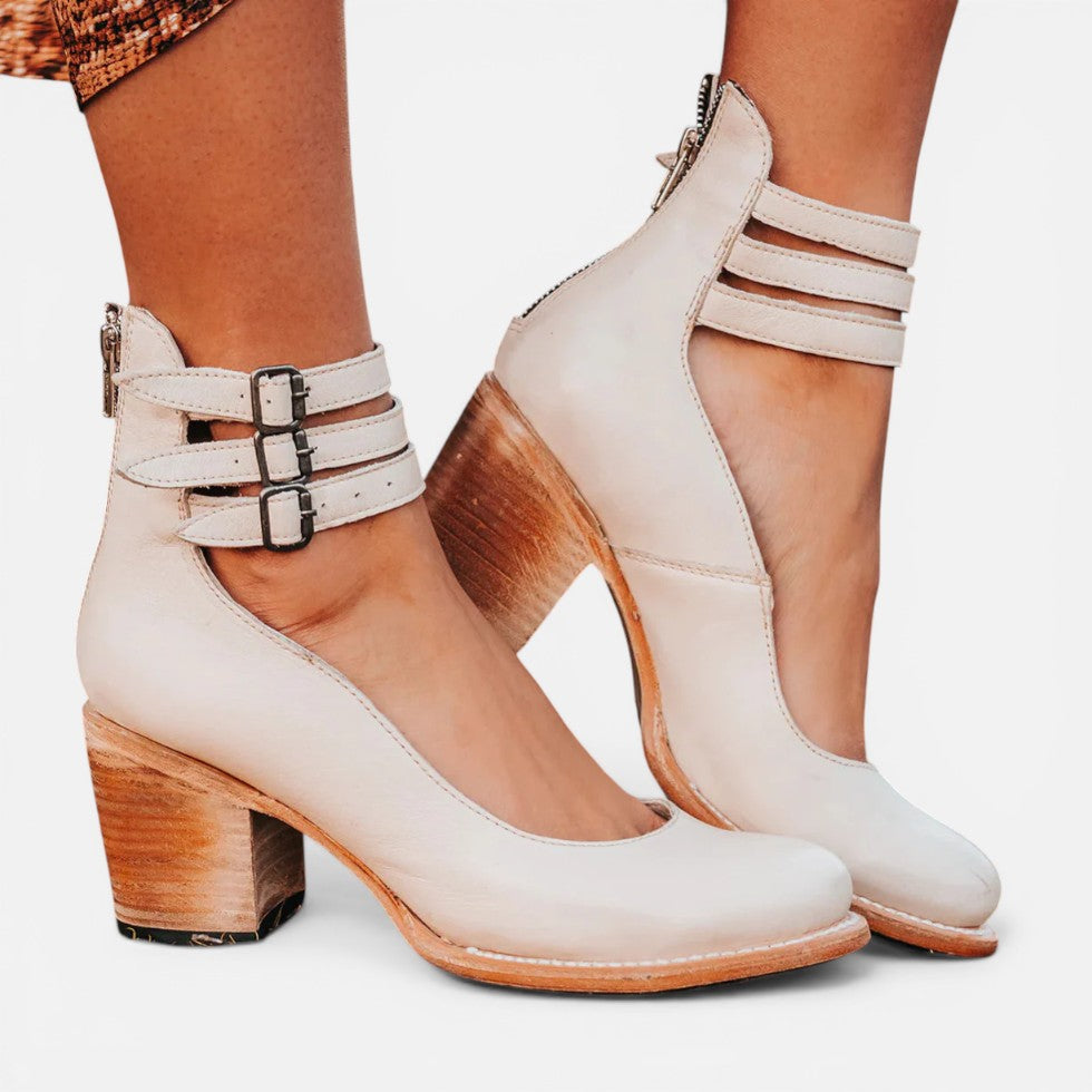 Dames pumps met blokhak, enkelbandjes en gespsluiting