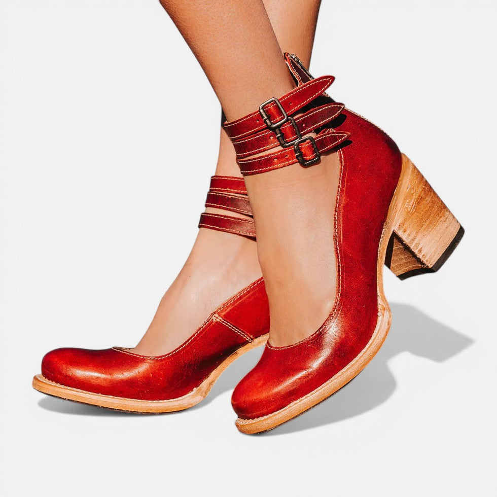 Dames pumps met blokhak, enkelbandjes en gespsluiting