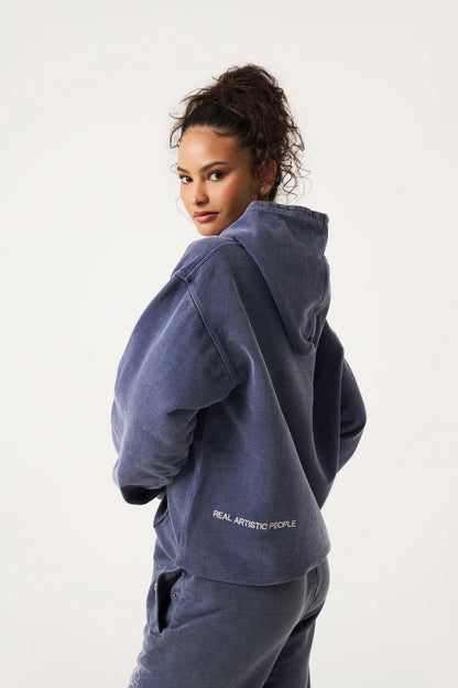 Ruimvallende hoodie dames met strass print en drukknoopsluiting