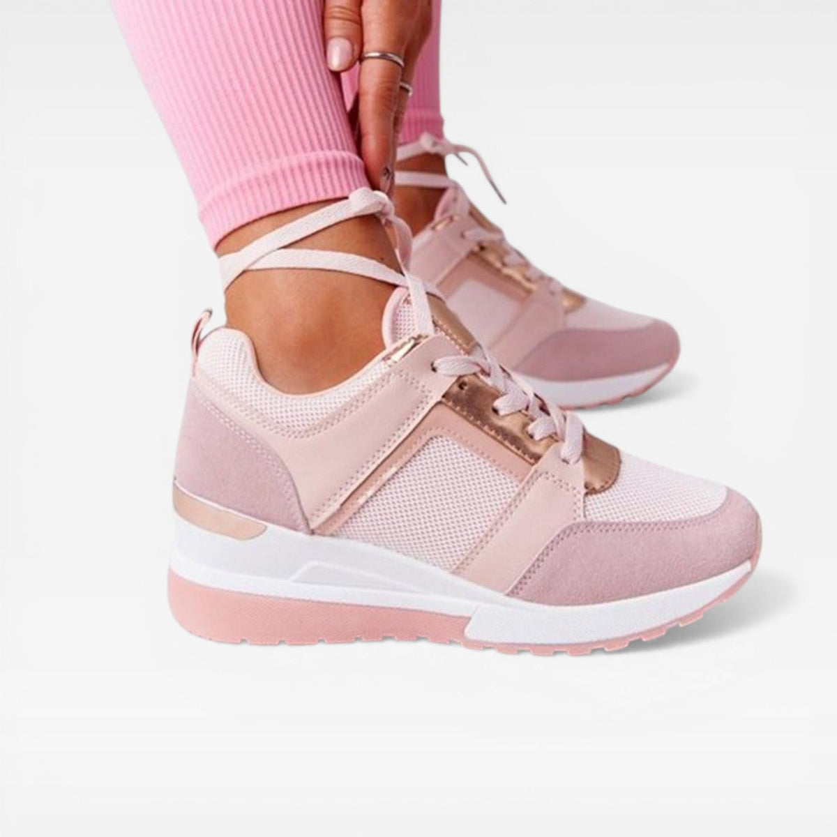 Geperforeerde wedge sneakers dames met verborgen sleehak en veters