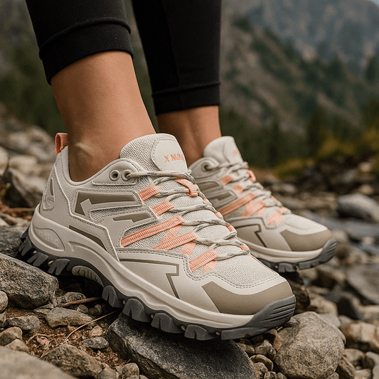Low top wandelschoenen dames met vetersluiting en grove profielzool